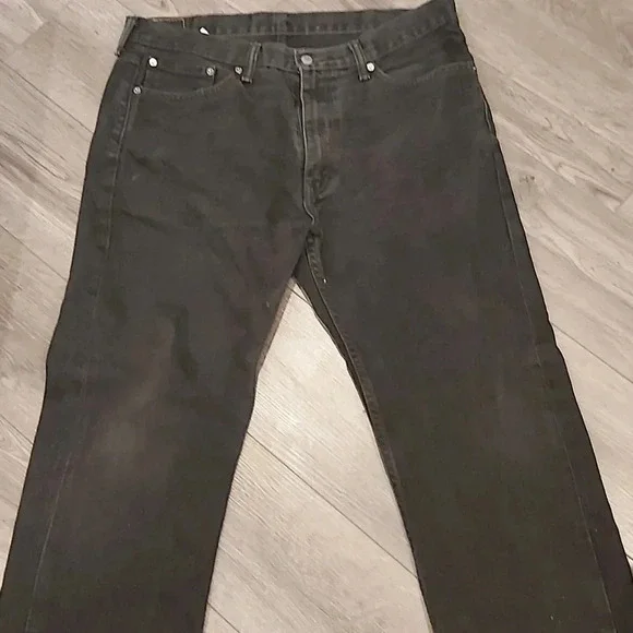 Levis - Picture 3 of 3